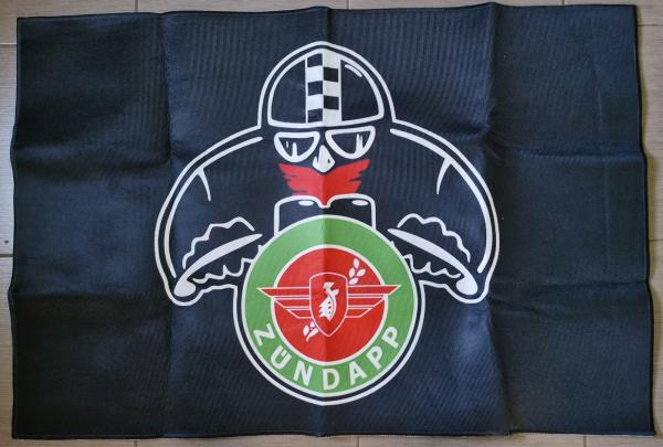 ZUNDAPP Vintage Motorrad-Matte 80 x 120 cm mit Logo und Fahrer als Moped design